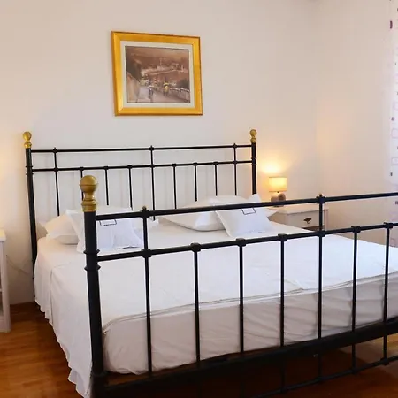 Apartments Gusic Flat Apartment